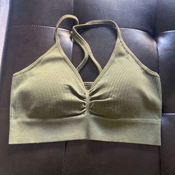 Army Green scrunchie butt workout set - Picture 4 of 6